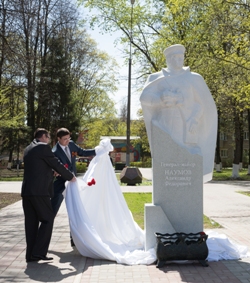 В Обнинске состоялось открытие памятника генерал-майору Наумову А.Ф.